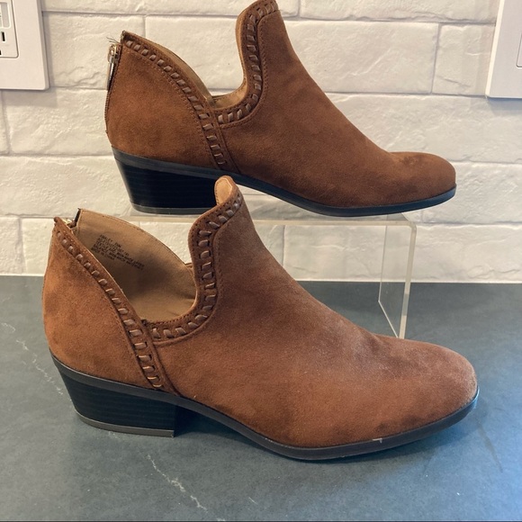 new directions Shoes - New Directions sz 8.5 Amaley brown microsuede ankle booties